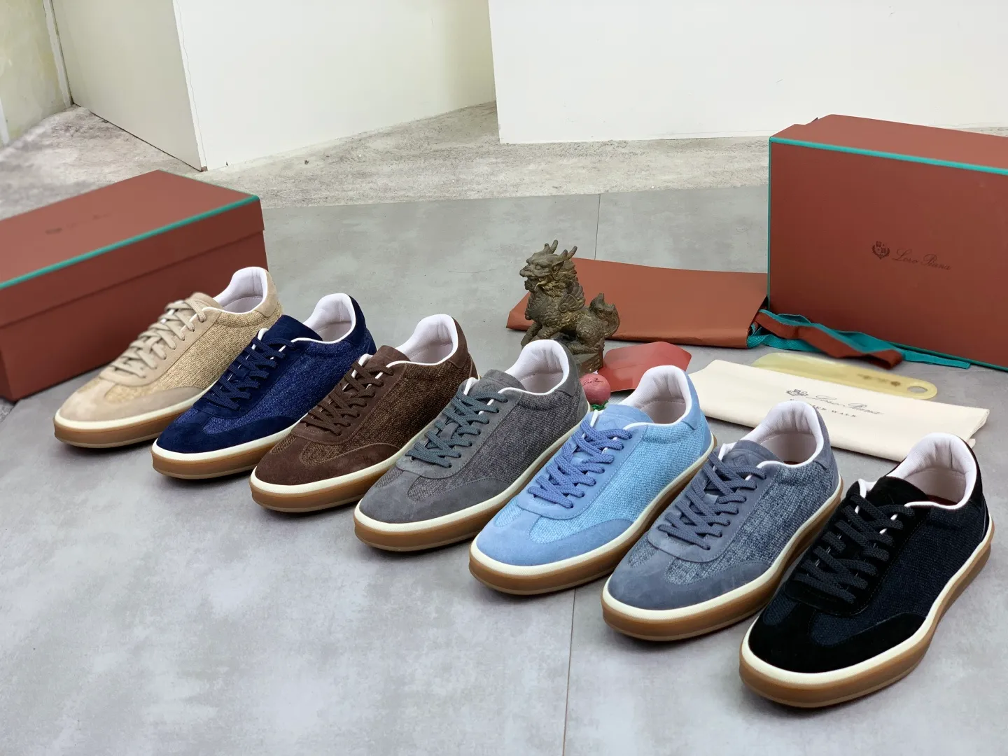 Men's Men's Shoes 💰P560 New Style 💰 The latest casual shoes Loro Piana 💯 Top grade 💯 Buy the original copy 💯 Founded the existing Loro Piana company on April 24, 1924. It is now the sixth generation of family business, providing the best quality products to customers who are discerning about taste and quality. Imported original fly woven fabrics with cowhide fabrics, plain calfskin lining, hand-stitched threads with cowhide feet, original packaging, high-end outsole, size: 38-45 (custom-made for 46), 7️⃣ colors available